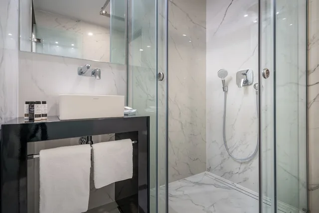 غرفة تنفيذية بسرير كينج، Balcony Hotel 6/6