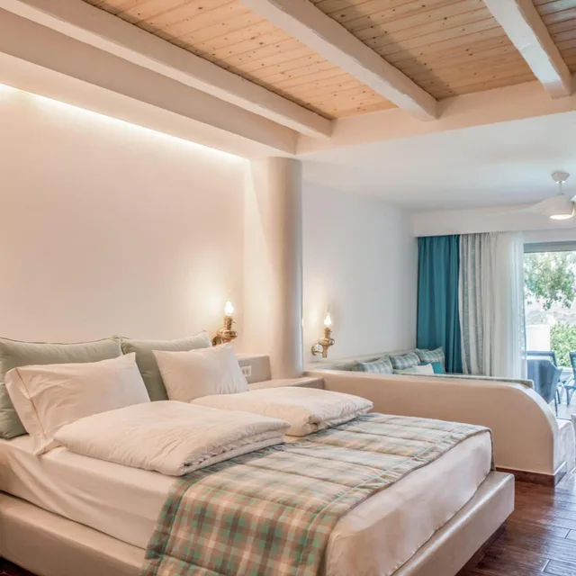غرفة بسرير مزدوج بإطلالة على البحر بمسبح خاص، Esperos Village Blue and Spa Resort - Adults Only 1/6