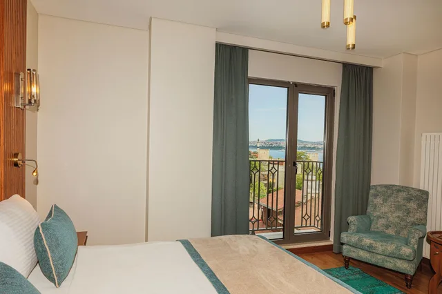 غرفة سوبيريور بإطلالة على البحر، Triton Hotel 3/4