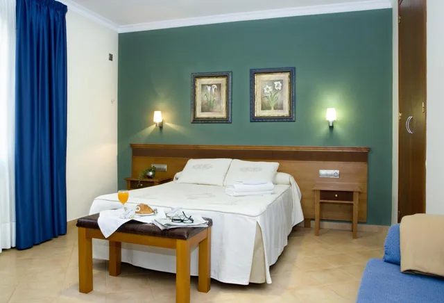غرفة بسرير مزدوج أو سريرين منفصلين بشرفة، Hotel Ramis 7/10