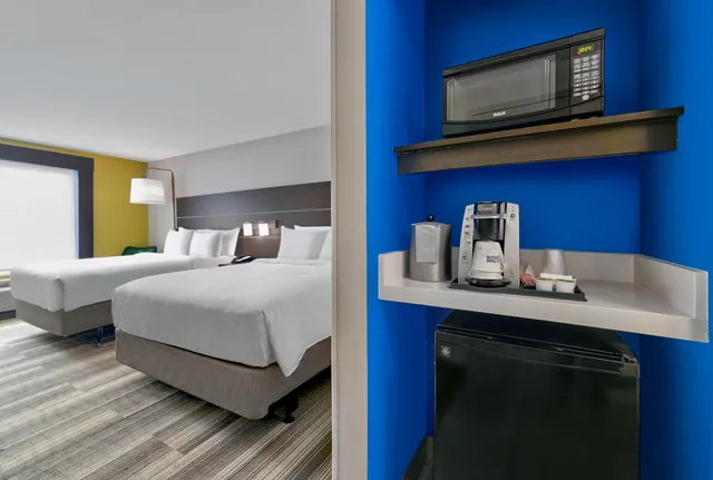 غرفة بسريرين كوين لذوي الإعاقة، Holiday Inn Express Hotel And Suites Kansas City Grandview 2/3