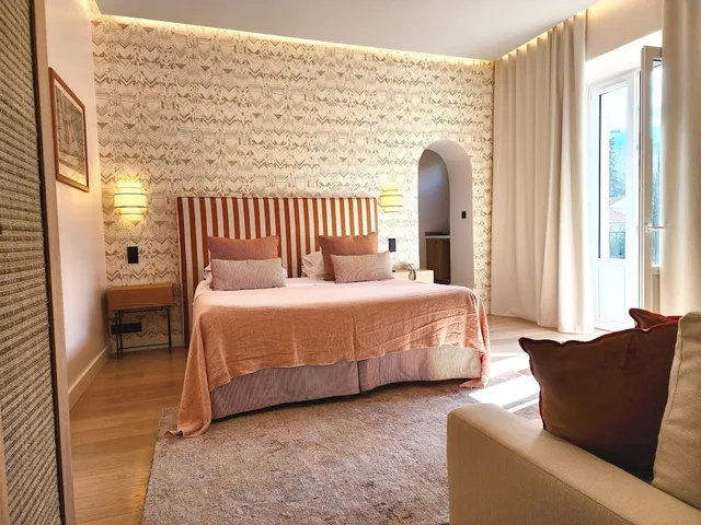 جناح جونيور بسرير كوين بشرفة مع أريكة، La Bastide Du Port 3/6
