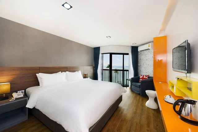غرفة سوبيريور بسرير مزدوج بإطلالة على البحر، The Loft Seaside Sriracha Hotel 1/2