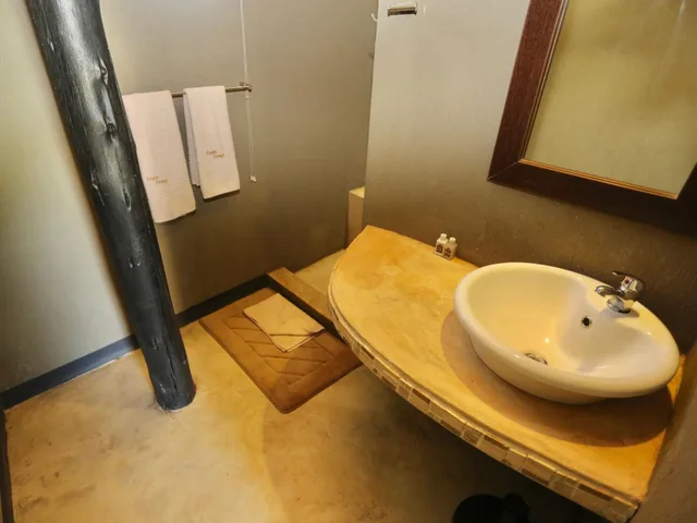 خيمة فاخرة بأربعة أسرّة، Lapa Lange Game Lodge 3/3