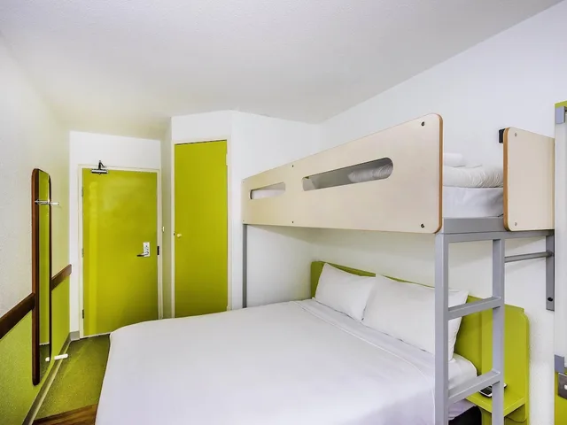 غرفة قياسية بسرير كوين وسرير بطابقين، Ibis Budget St Peters 5/7