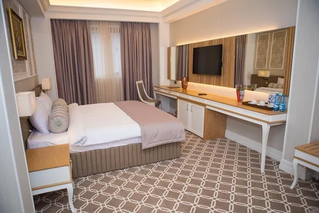 غرفة قياسية بسرير كينج، Theatrum Hotel Baku 2/5