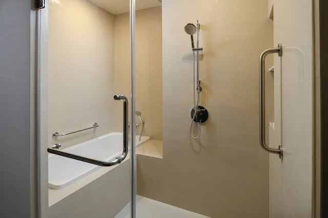جناح بسرير كينج بشرفة، Holiday Inn Suites Siracha Laemchabang 6/6