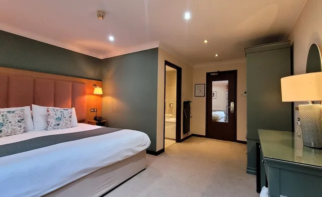 غرفة بسريرين منفصلين وسرير كينج، The Old Rectory Hotel 2/5