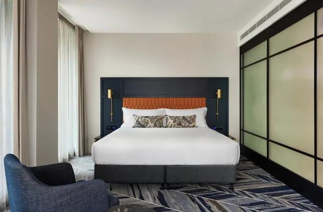 جناح بسرير كينج بشرفة بإطلالة، Dorsett Melbourne 1/1