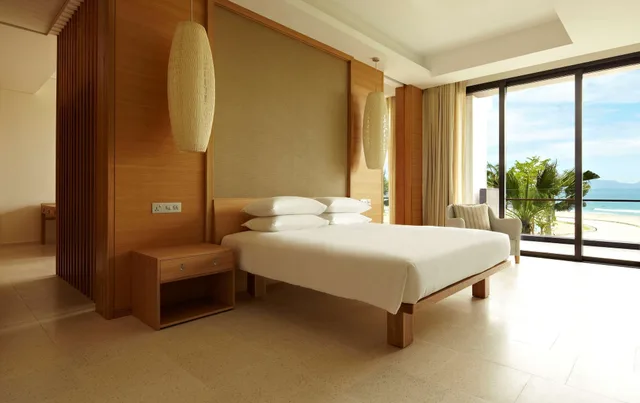 Regency, Suite, King Bed, Hyatt Regency Danang Resort And Spa 2/7