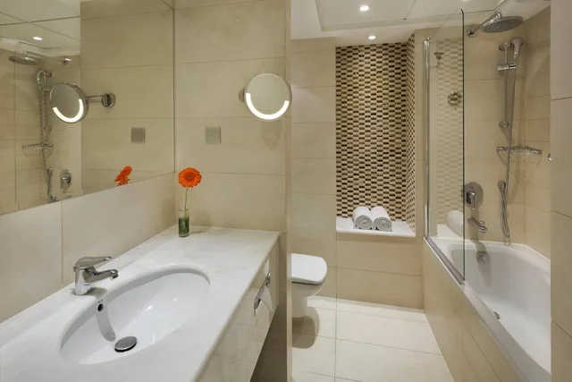 Standard, King Bed, Club Floor، فندق كراون بلازا جدة(Crowne Plaza Jeddah) 8/10