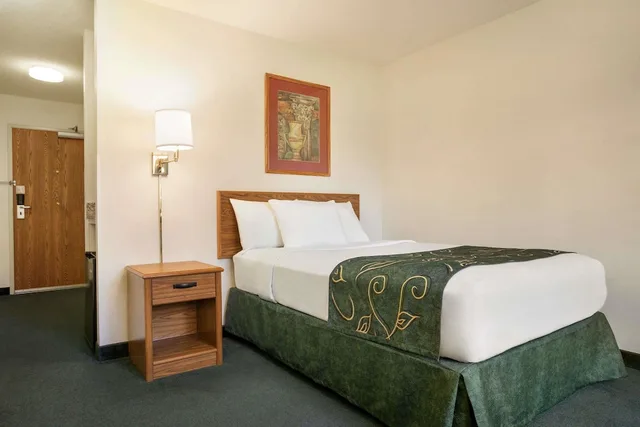 Room, King Bed, Travelodge by Wyndham Morrill 1/3