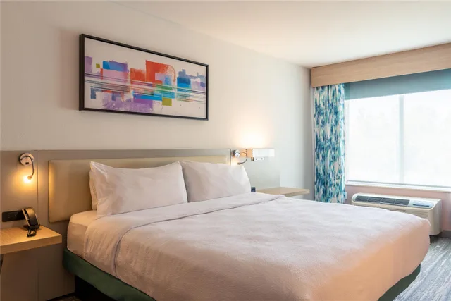غرفة ديلوكس بسرير كينج مع أريكة، Hilton Garden Inn Portland Airport, ME 1/8