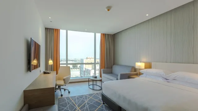 غرفة ديلوكس بسرير كينج، فندق كلاريون مطار جدة(Clarion Hotel Jeddah Airport) 1/10
