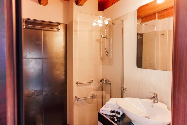 جناح تنفيذي بسرير مزدوج بإطلالة على البحر مع أريكة، Hotel Natura Club And Spa 2/2