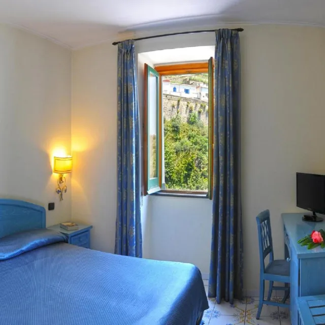 Room, Double Bed, La Pergola Hotel 3/10