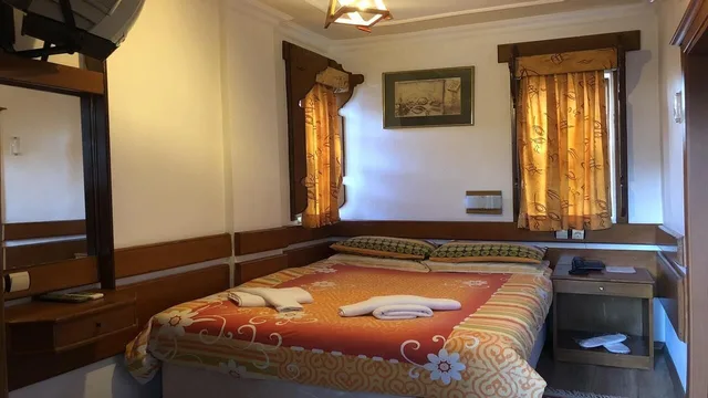 غرفة قياسية بسريرين منفصلين، Karyatit 10/10
