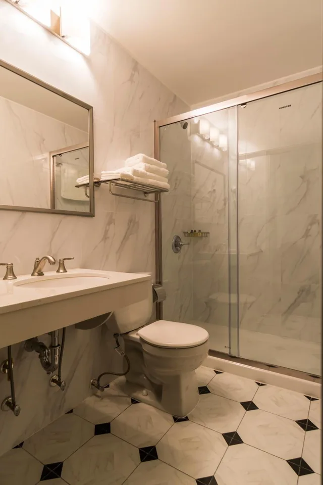 غرفة قياسية بسرير مزدوج، John Hotel 8/8