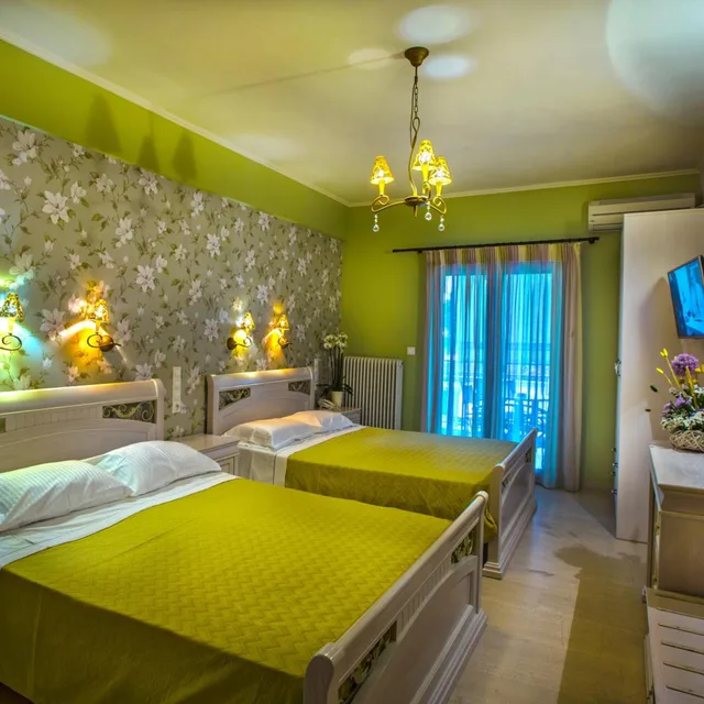 غرفة رباعية بشرفة، Maistrali Hotel 1/5