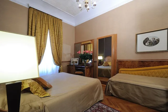 غرفة ثلاثية بسرير مزدوج وسرير فردي، Hotel Farnese 1/1