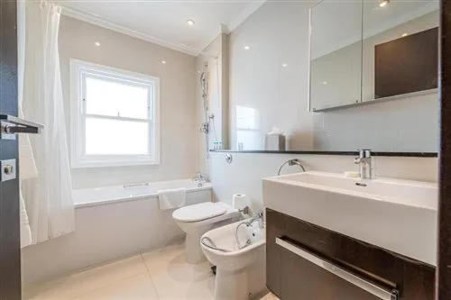 1 Bedroom, Semi Basement, Apartment، 130 Queensgate Apartments 1/1