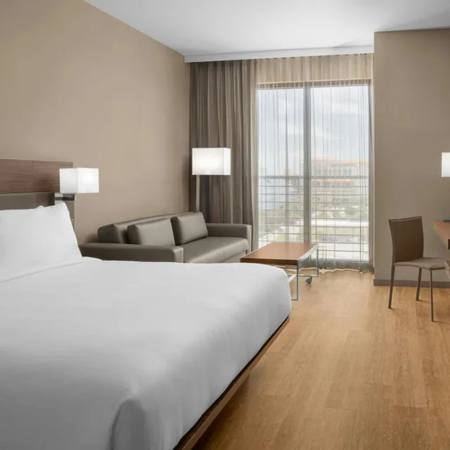 Room, King Bed, Partial Water View, Sofa، AC Hotel by Marriott Clearwater Beach 1/10
