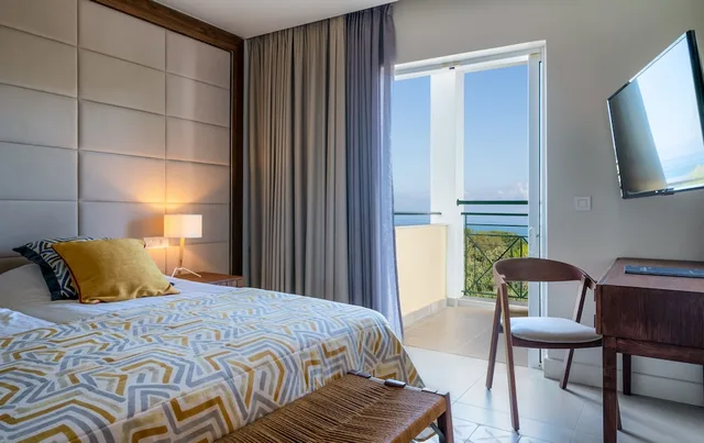 جناح فاخر بسريرين منفصلين بغرفتي نوم مع أريكة، Mareblue Beach Resort 1/2
