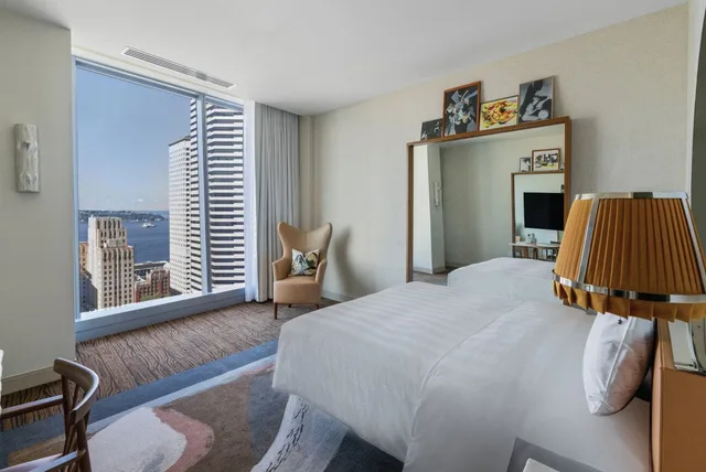 Superior, King Bed, Bay View، Lotte Hotel Seattle 2/6