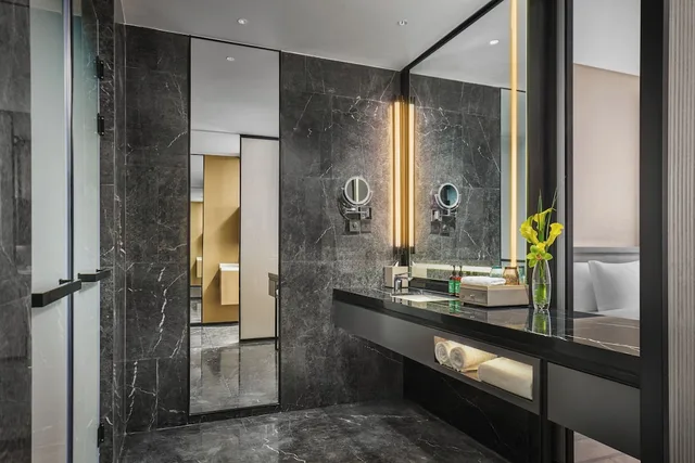 غرفة بريميوم بسرير كينج مع دخول صالة النادي، Crowne Plaza Shaoxing Binhai New Area by IHG 3/4