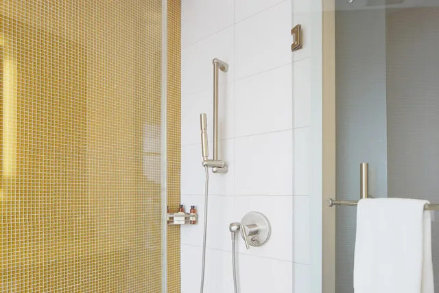 جناح جونيور ديلوكس بسرير كينج بشرفة مع أريكة، Hotel Breakwater South Beach 1/1