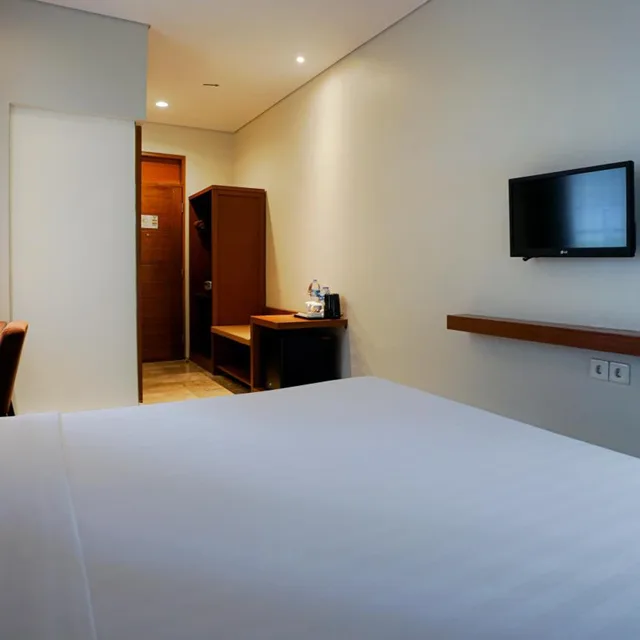 Superior, King Bed, Grand Whiz Hotel Nusa Dua 2/2