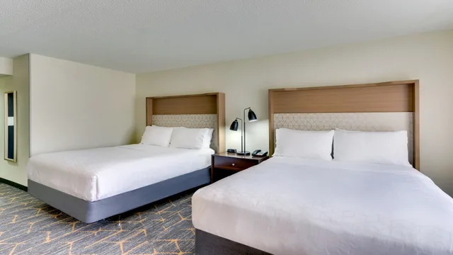 غرفة بسريرين لذوي الإعاقة، Holiday Inn Staunton Conference Center 1/1