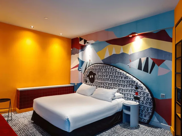 Family, King Bed, Ibis Styles Tbilisi Center 6/9