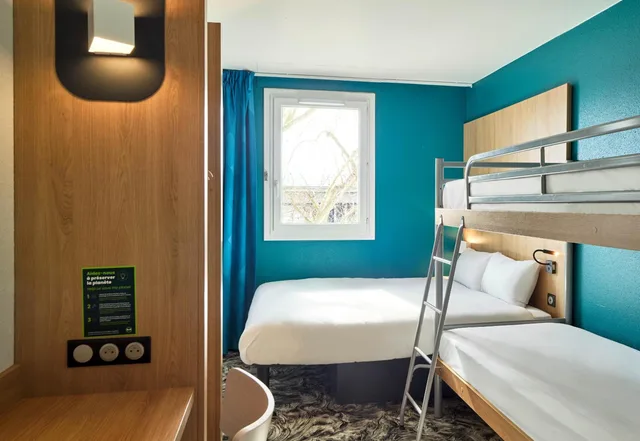 غرفة رباعية بـ4 غرف نوم بحمام خاص، B&B HOTEL Paris Porte de la Villette 1/1