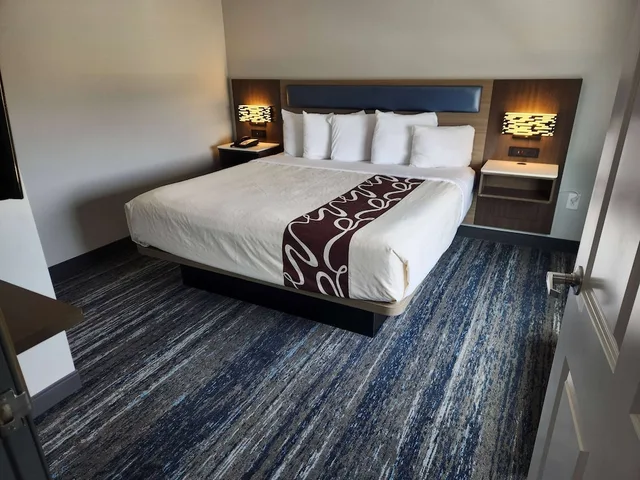 جناح بسرير كينج بغرفة نوم واحدة، La Quinta Inn Suites Warner Robins 2/7