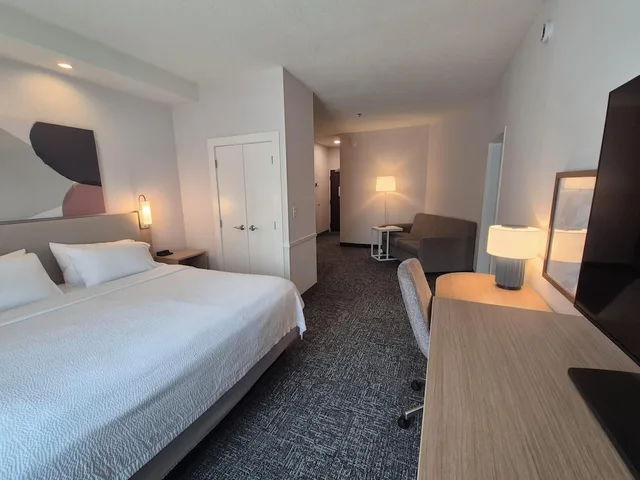 استوديو بسرير كينج مع أريكة بحوض استحمام، Spark by Hilton Lancaster 4/8