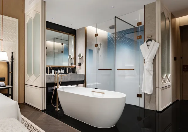 غرفة كلاسيكية بسريرين كوين بإطلالة على الجبل مع دخول الصالة لذوي الإعاقة، InterContinental Yining by IHG 5/6