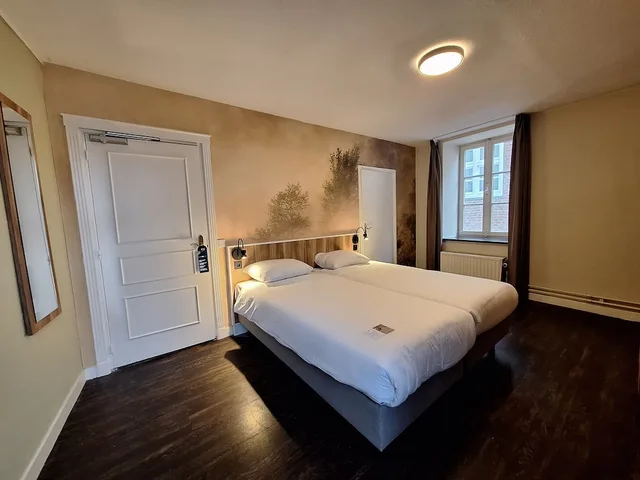 غرفة عائلية بسرير مزدوج وسريرين منفصلين، Fletcher Hotel-Restaurant La Ville Blanche 2/8