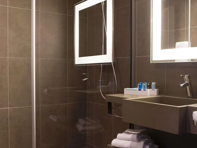 جناح تنفيذي بسرير مزدوج بإطلالة على المدينة مع أريكة، Novotel Guwahati GS Road 3/5