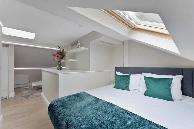 استوديو ثلاثي، Guilford Street Apartments 4/10
