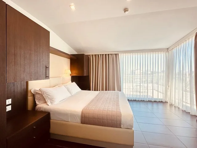 غرفة ثلاثية بسرير كينج وسرير فردي، HOTEL MIRAMARE 1/6