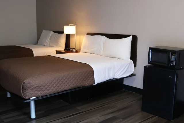 غرفة قياسية بسريرين مزدوجين، Rodeway Inn Brooklawn, NJ 4/6