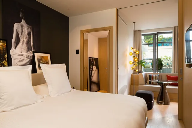 Eiffel, Suite, King Bed, Sofa, Terrace، LE CINQ CODET 3/3