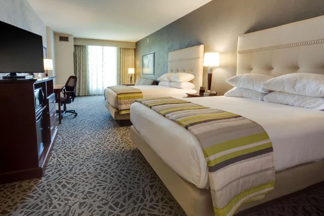 غرفة ديلوكس رباعية، Drury Plaza Hotel Cape Girardeau Conference Center 1/2