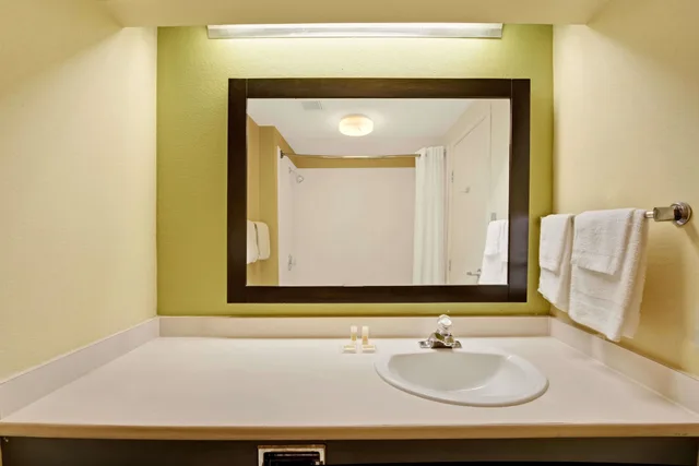 غرفة قياسية بسريرين كوين، Days Inn & Suites by Wyndham DeSoto 8/8