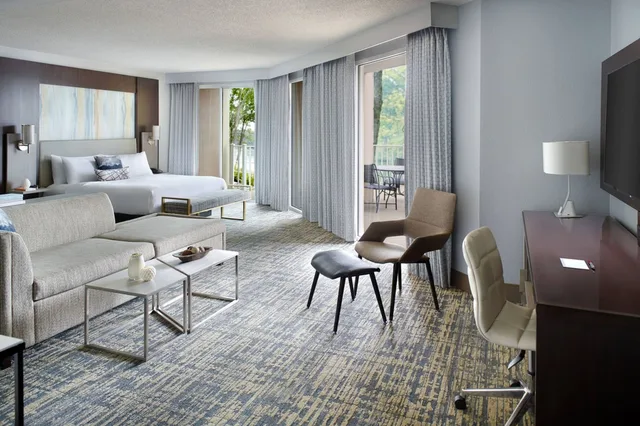 جناح بسريرين كينج بإطلالة على البحيرة مع أريكة، Atlanta Evergreen Lakeside Resort 2/3