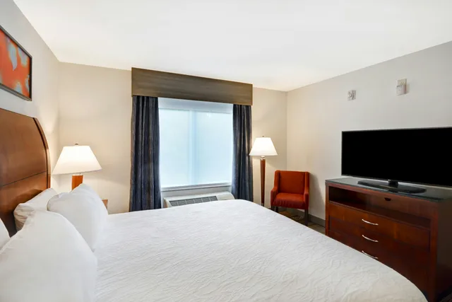 جناح بسرير كينج لذوي الإعاقة، Hilton Garden Inn Gulfport Airport 1/4