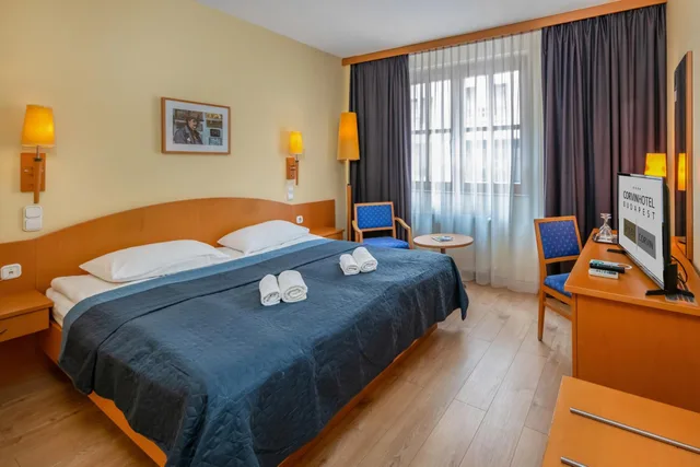 غرفة قياسية بسرير كينج، Corvin Hotel Budapest Corvin and Sissi Wing 2/8