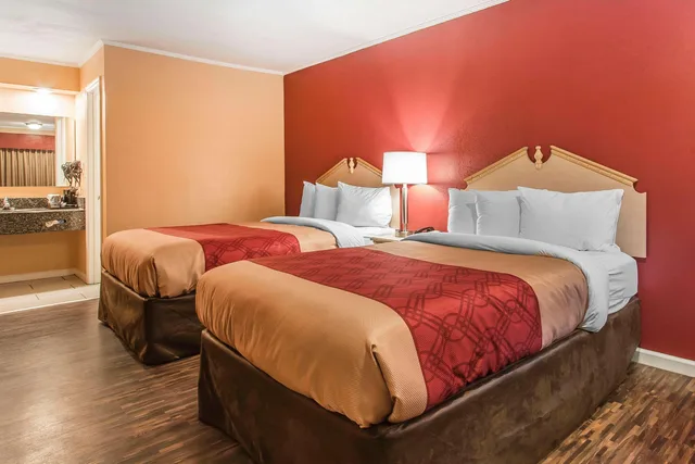 غرفة رباعية بسريرين مزدوجين، Econo Lodge Cornersville I-65 3/8