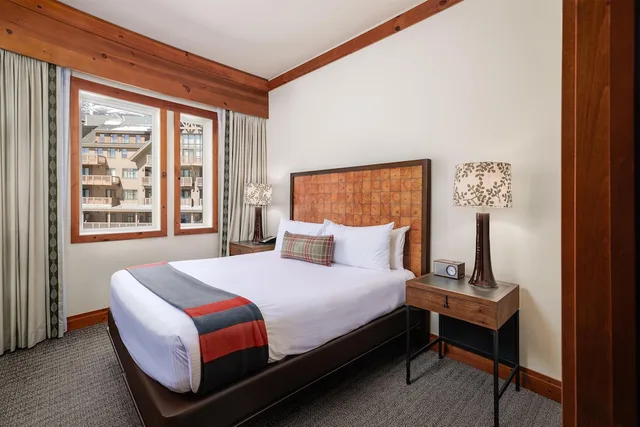 Ridgeline, 2 Bedrooms, Suite، The Lodge At Spruce Peak 2/5